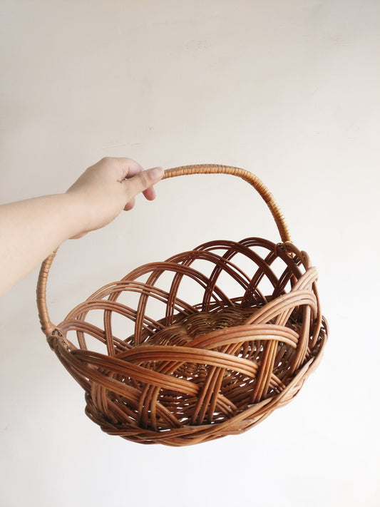 Handmade wicker basket organizer, Round basket with handle